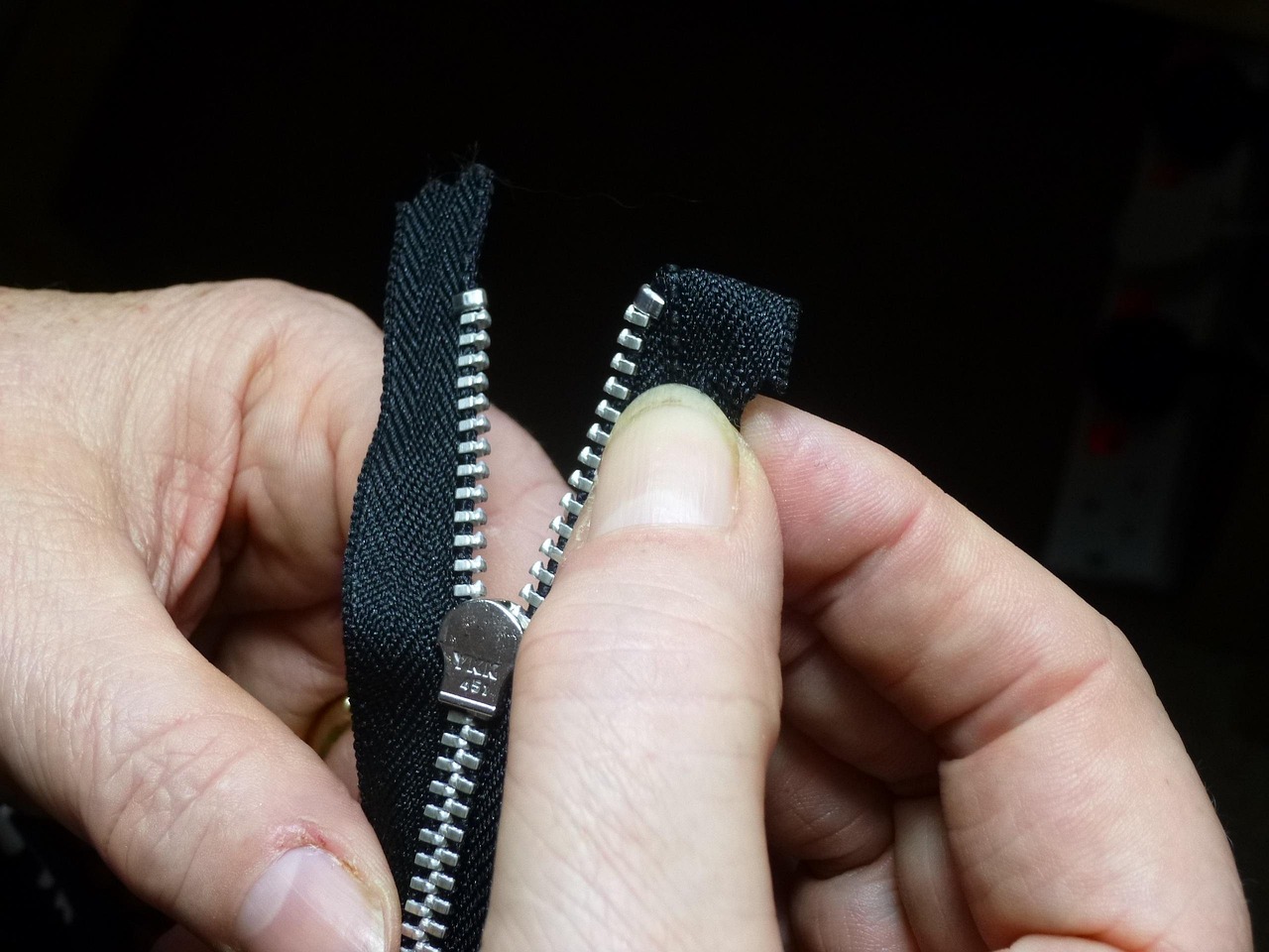 Consertar Zíper Solto: 7 Passos para Resolver em Minutos