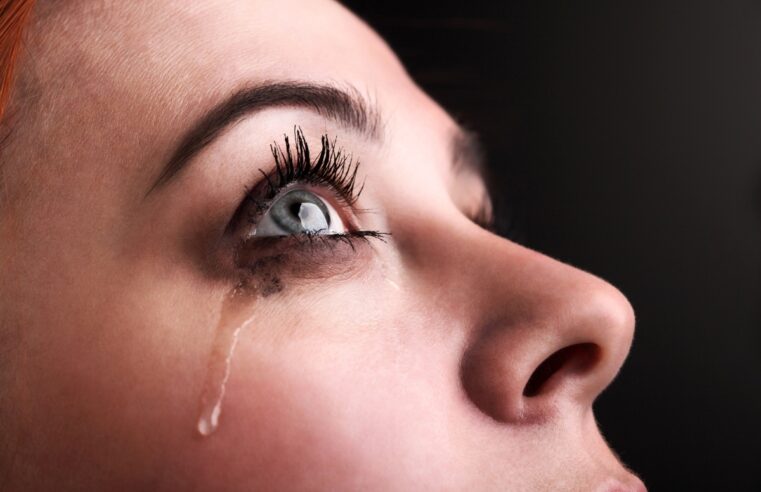 Controlar Emoções e Não Chorar: 8 Técnicas que Funcionam