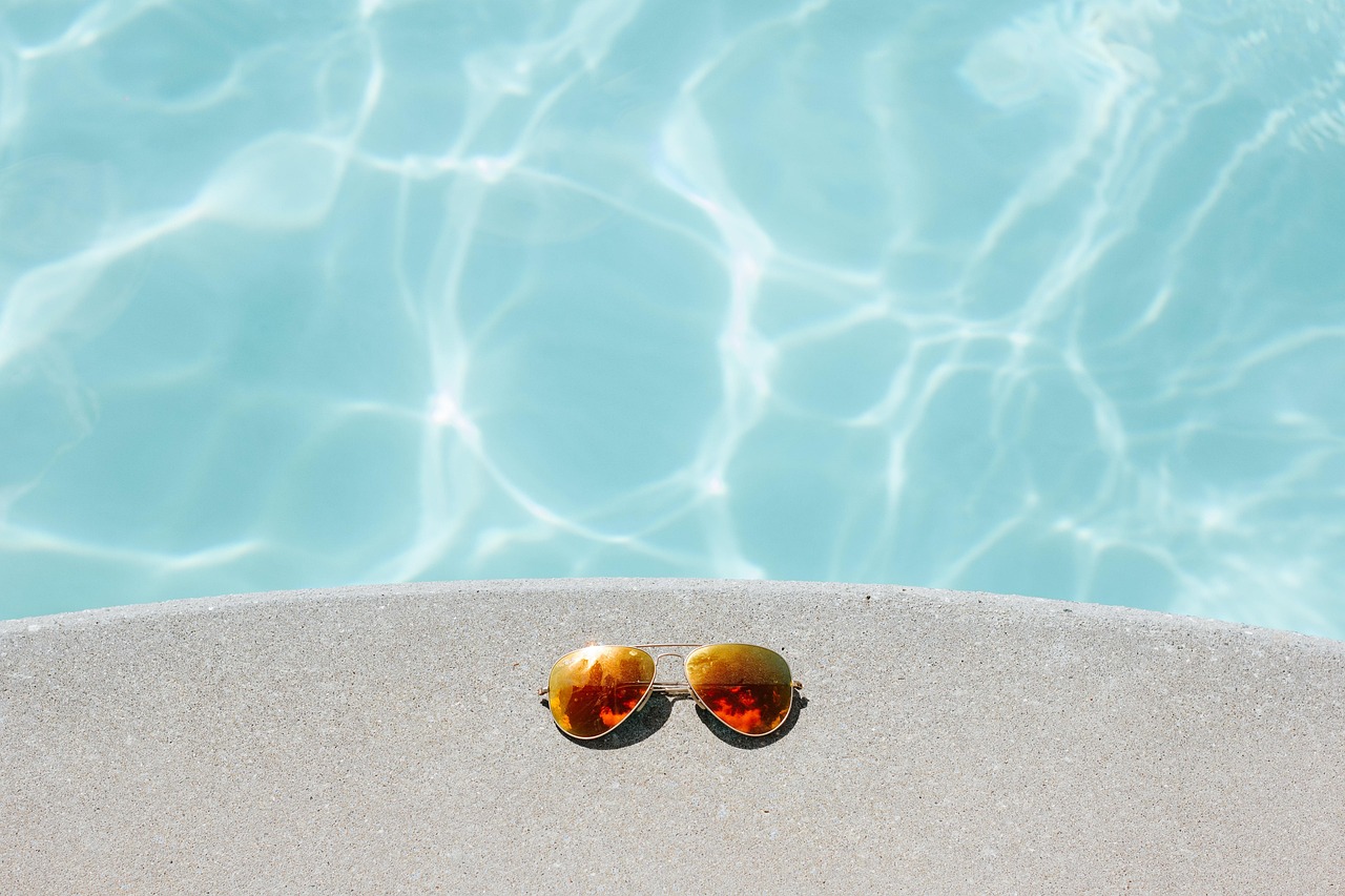 Limpar Piscina Verde: 7 Dicas para uma Água Cristalina