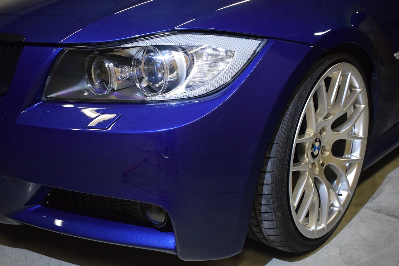 Limpar Farol de Carro: 4 Técnicas para um Brilho Impecável